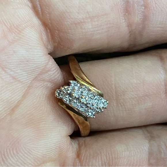 Exquisite Solid 10K Yellow Gold Clustered Bypass Diamond Ring. Elegant & Glitter - Picture 7 of 11